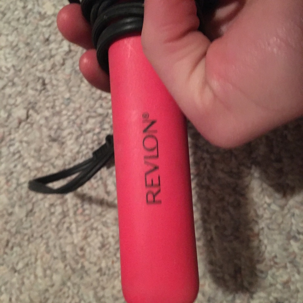 REVLON HAIR STRAIGHTENER!!